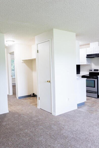 More Photos Of 8856 SE Jannsen Rd, Clackamas Apartments For Sale