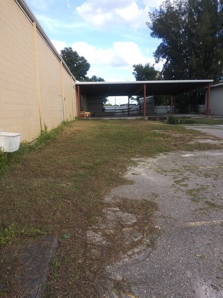 More Photos Of 5017 N Coolidge Dr, Tampa Warehouse For Lease