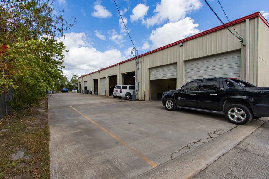 More Photos Of 4545 S Sam Houston Pkwy E, Houston General Retail For Sale