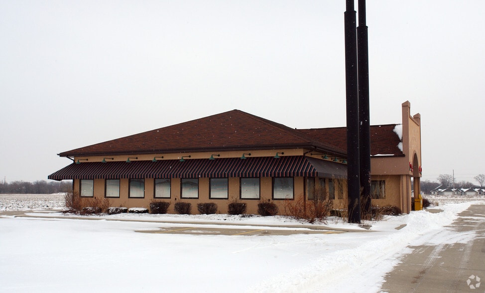 More Photos Of 210 N Lewis Ave, Oglesby Restaurant For Lease