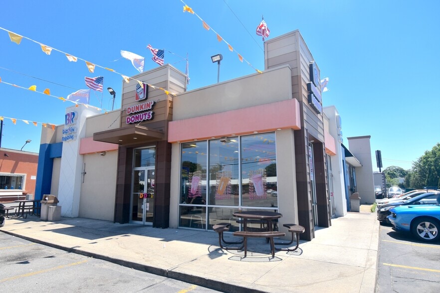 Primary Photo Of 2050 Hempstead Tpke, East Meadow Freestanding For Lease