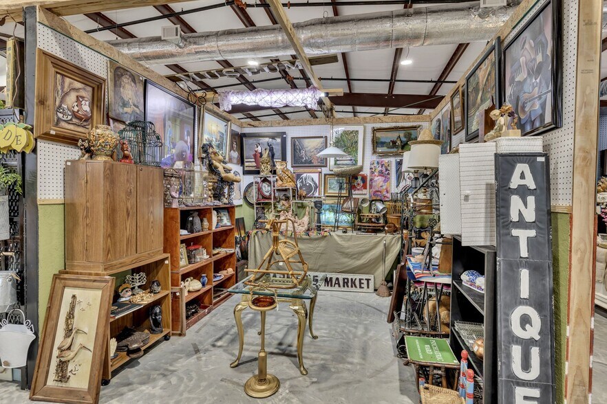 More Photos Of 2120 Old Highway 431 S, Greenbrier Freestanding For Sale