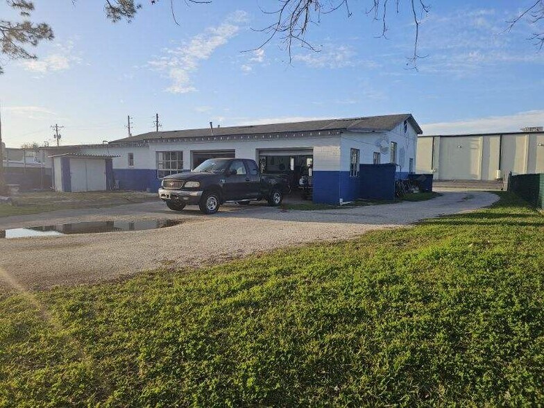 More Photos Of 3536 Morrow St, Jacksonville Auto Repair For Sale