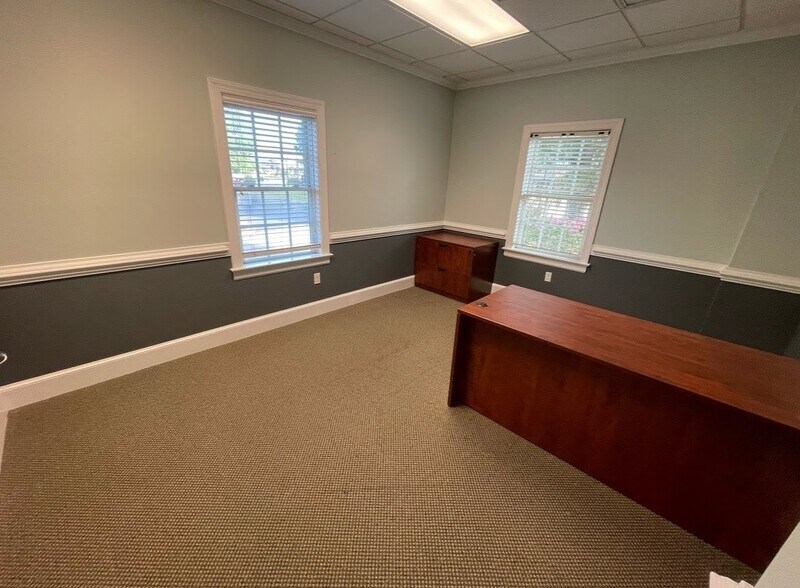 More Photos Of 10001 Courtview Ln, Chesterfield Office For Lease