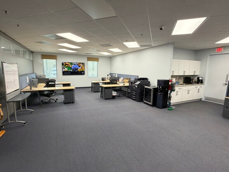 More Photos Of 2875 Jupiter Park Dr, Jupiter Light Manufacturing For Sale