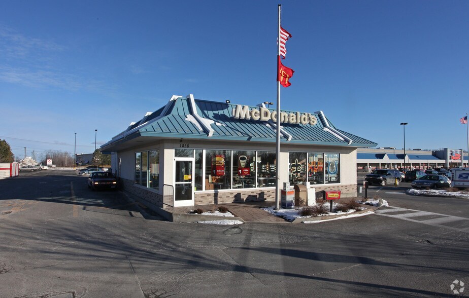 More Photos Of 970-990 Torringford St, Torrington Unknown For Lease