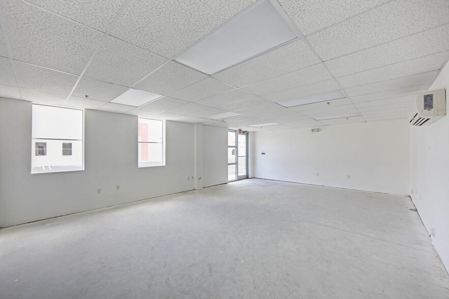 More Photos Of 2355 NW 70th Ave, Miami Warehouse For Sale