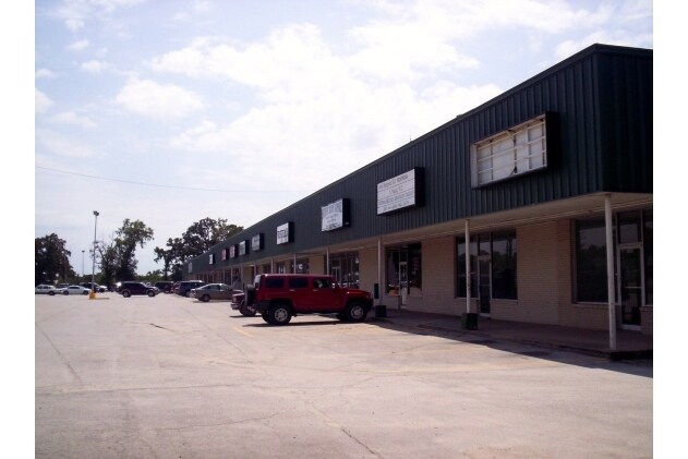 More Photos Of 704 S Robb St, Trinity General Retail For Lease