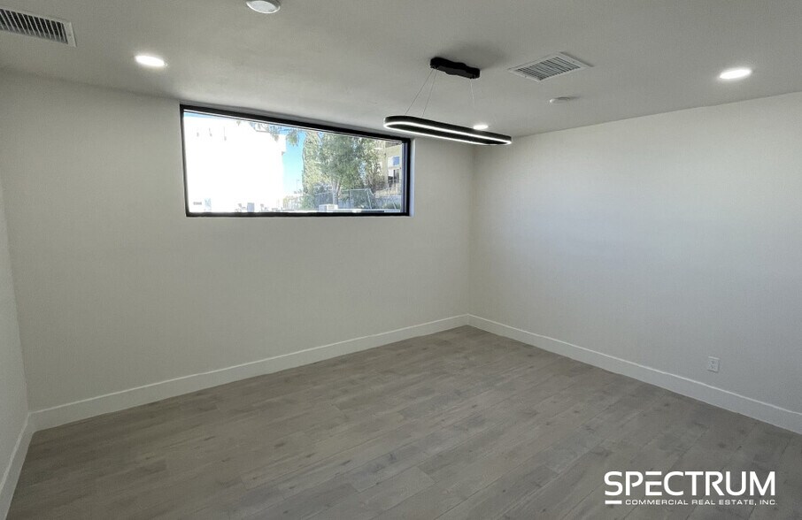 More Photos Of 23012 Ventura Blvd, Woodland Hills Loft Creative Space For Sale