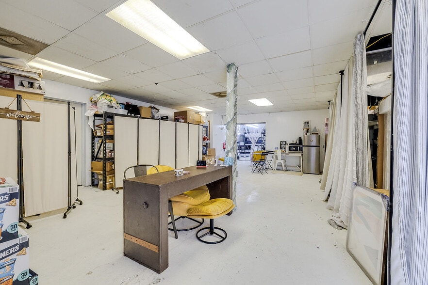 More Photos Of 302 W Victory Dr, Savannah Freestanding For Sale