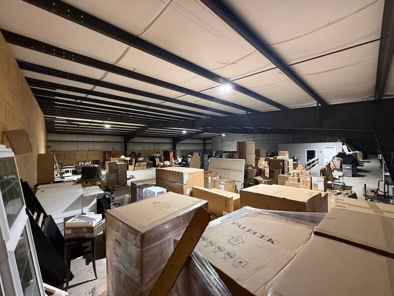 More Photos Of 812 Geneva Street, Opelika Warehouse For Lease