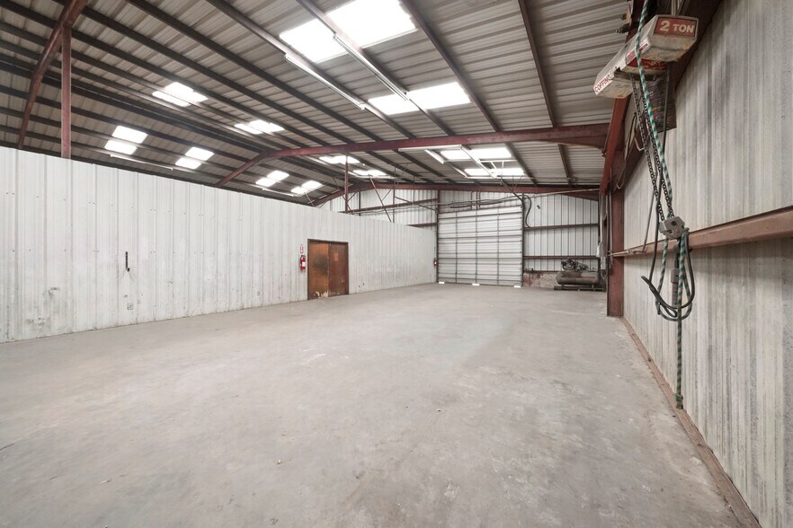 More Photos Of 213 FM 1314, Conroe Manufacturing For Lease
