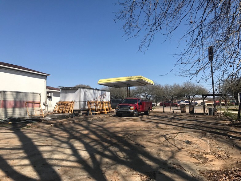 More Photos Of 400 E Dixon Blvd, Shelby Freestanding For Sale