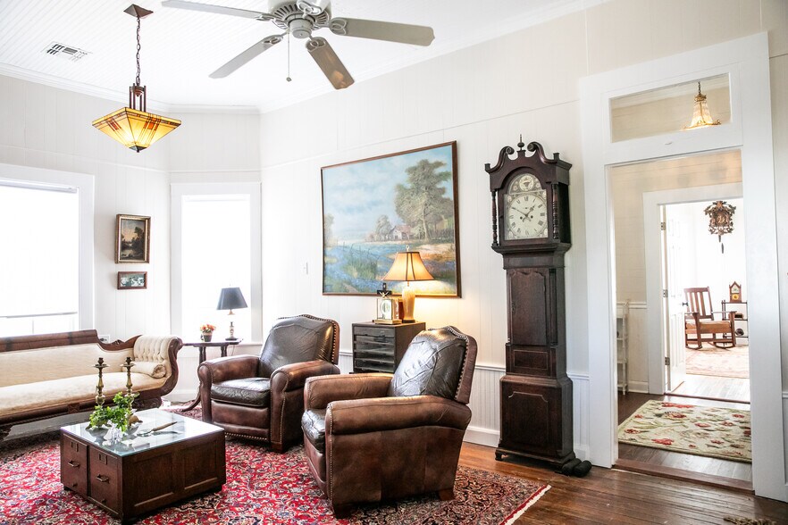 More Photos Of 13404 Washington St, Burton Specialty For Sale