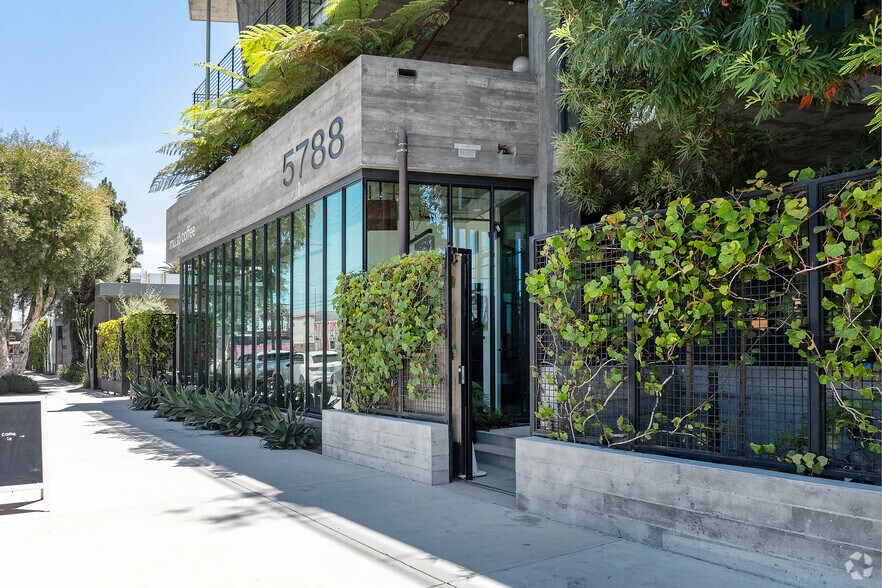 More Photos Of 5788 W Adams Blvd, Los Angeles Office For Lease