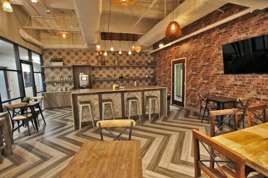 More Photos Of 101 NE 3rd Ave, Fort Lauderdale Office For Lease