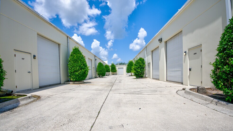 More Photos Of 150 St. Johns Business Pl, Saint Augustine Light Distribution For Lease