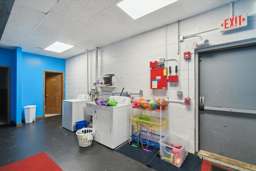 More Photos Of 4248 N 76th St, Milwaukee Storefront Retail Residential For Sale