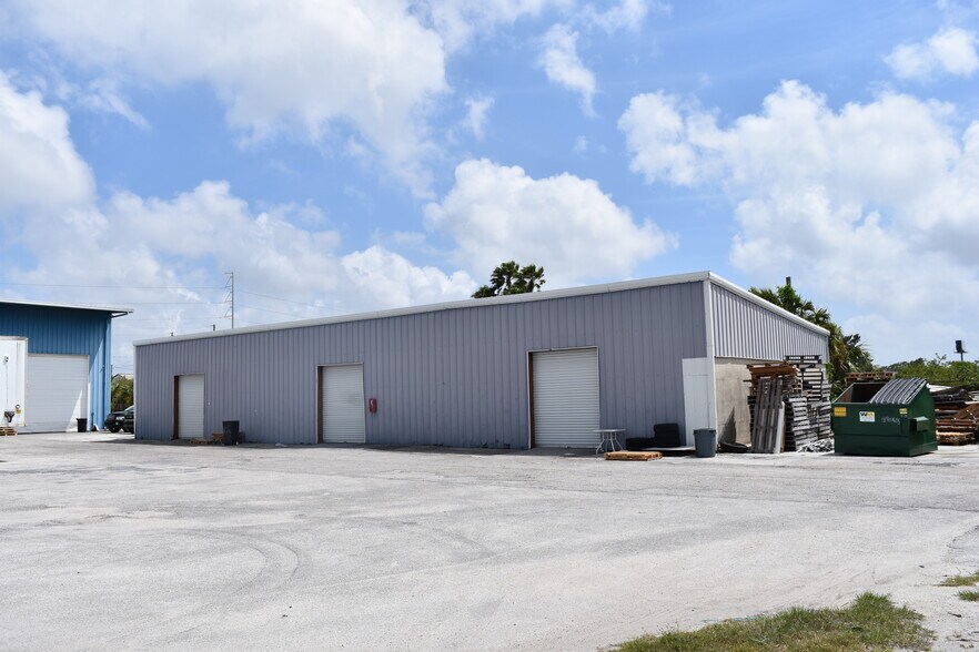 More Photos Of 1890 Starkey Rd, Largo Warehouse For Lease
