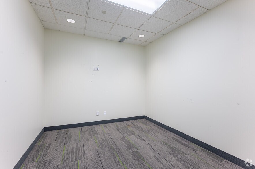More Photos Of 5500 N Service Rd, Burlington Office For Lease