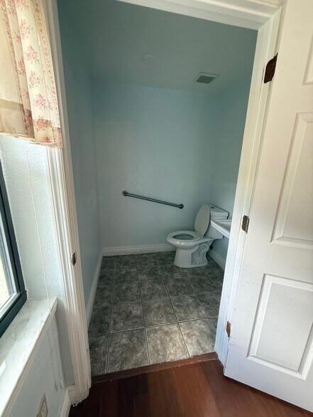 More Photos Of 39106 Grays Airport Rd, Lady Lake Assisted Living For Sale