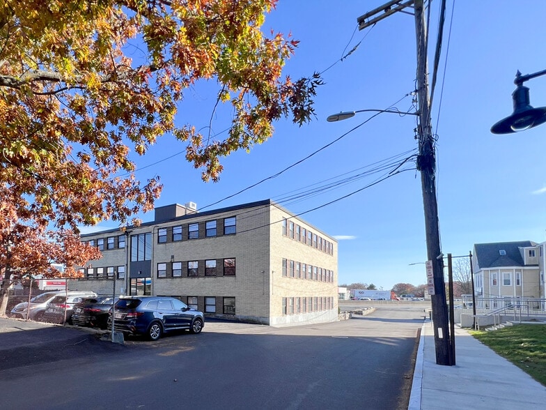 More Photos Of 515 Providence Hwy, Dedham Office For Lease