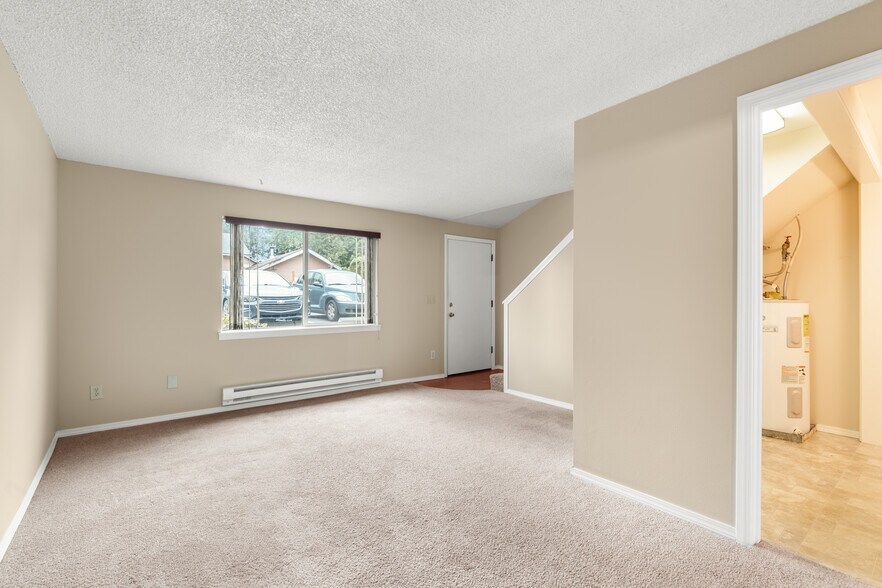 More Photos Of 430 Metzler St, Molalla Apartments For Sale