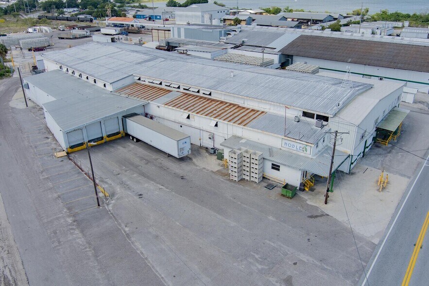 More Photos Of 500 Avenue R SW, Winter Haven Warehouse For Lease