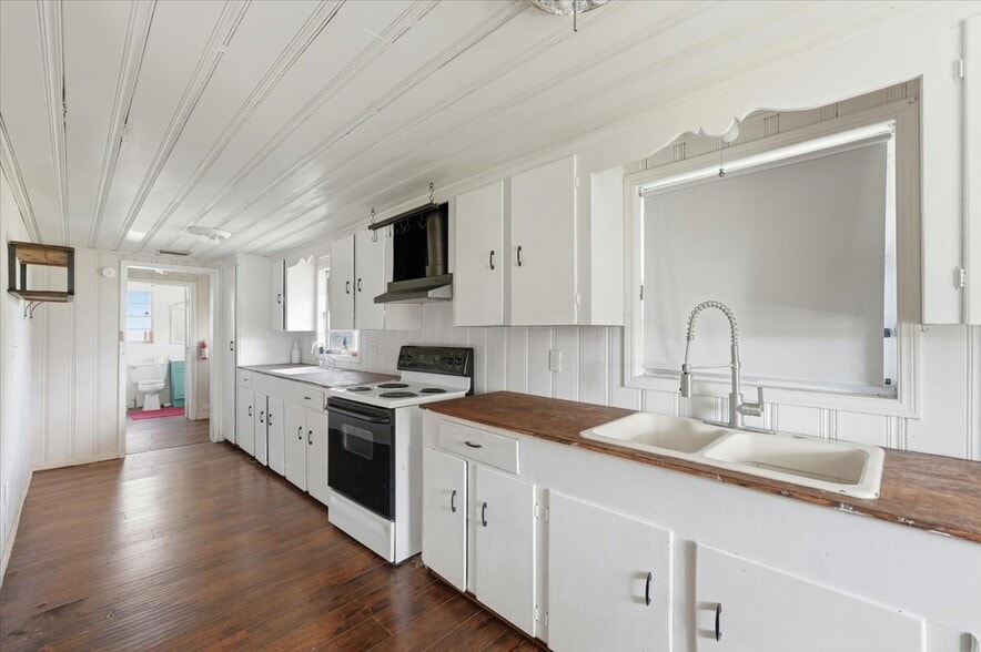 More Photos Of 506 Commonwealth Ave SW, Polk City Office Residential For Sale