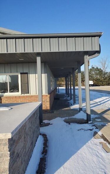 More Photos Of 1804 N Towanda Barnes Rd, Bloomington Flex For Lease
