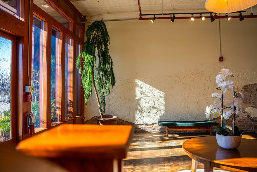 More Photos Of 146 Maxwell Ave, Greenwood Restaurant For Lease