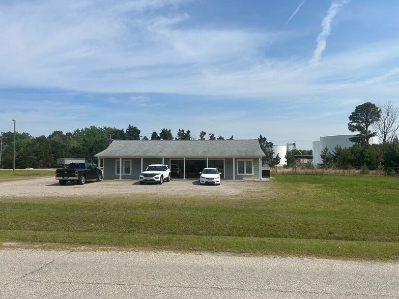 More Photos Of 2034 E Whitehill Rd, Prince George Flex For Sale