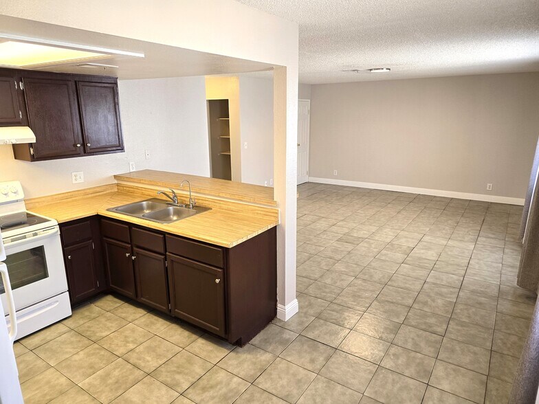 More Photos Of , Las Vegas Multifamily For Sale