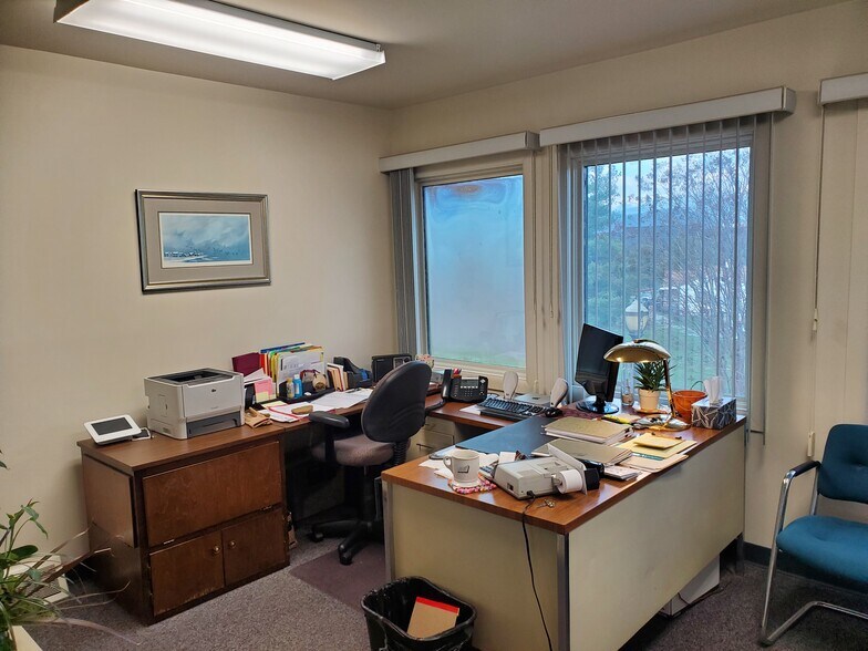 More Photos Of 7857 Enon Dr, Hollins Medical For Sale