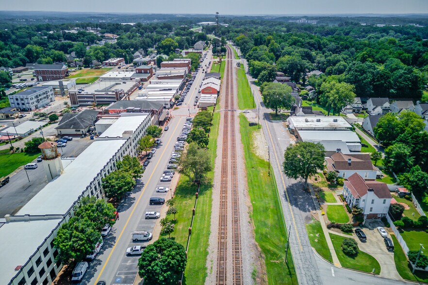 More Photos Of 152 E Shadburn Ave, Buford Office For Sale