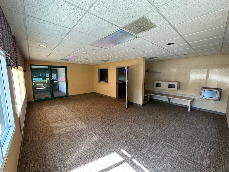 More Photos Of 810 Canton Rd, Marietta Medical For Lease
