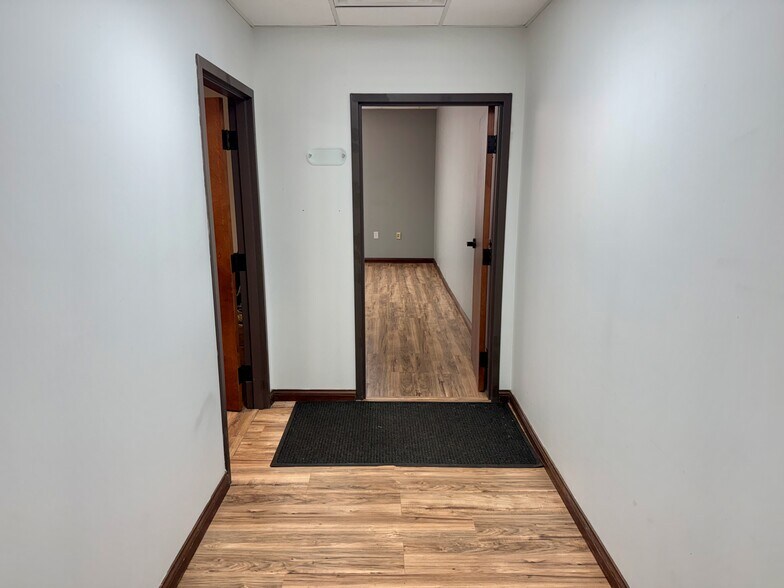 More Photos Of 641 Lincoln Way W, Massillon Showroom For Lease