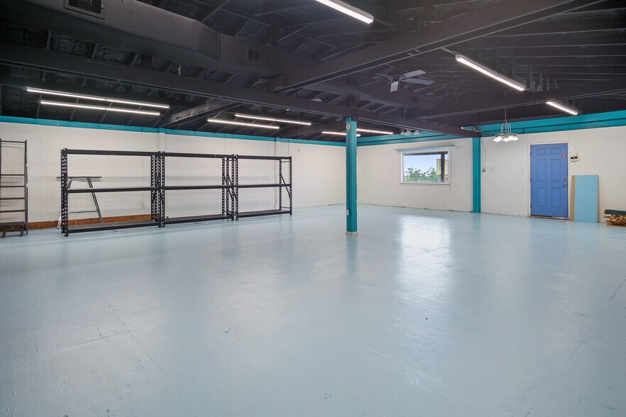 More Photos Of 990 Alma Rd, Crystal Beach Office For Sale