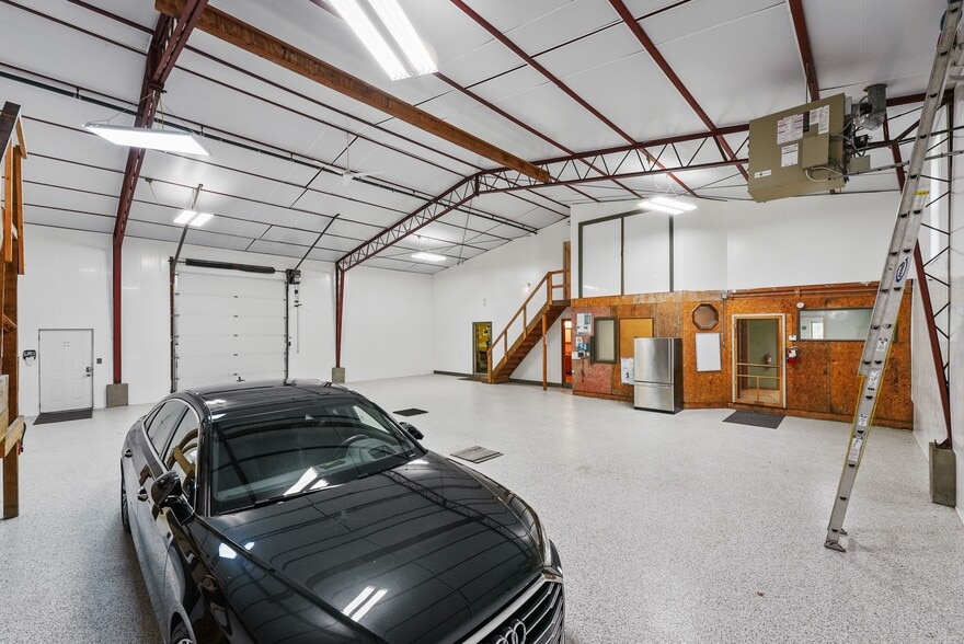 More Photos Of 9435 E Cherry Bend Rd, Traverse City Warehouse For Sale