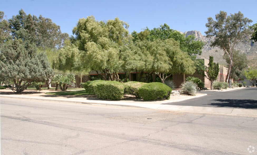More Photos Of 10940 N Stallard Pl, Oro Valley Light Distribution For Lease