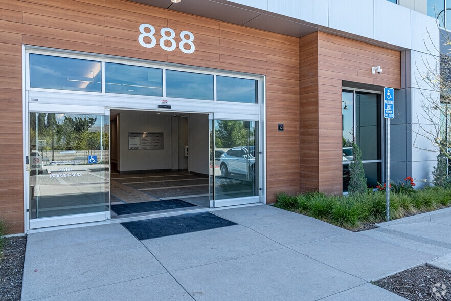 More Photos Of 888 S Brea Canyon Rd, Diamond Bar Medical For Lease