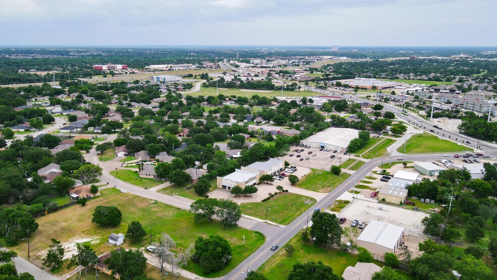 More Photos Of 3016 E Villa Maria Rd, Bryan Freestanding For Sale