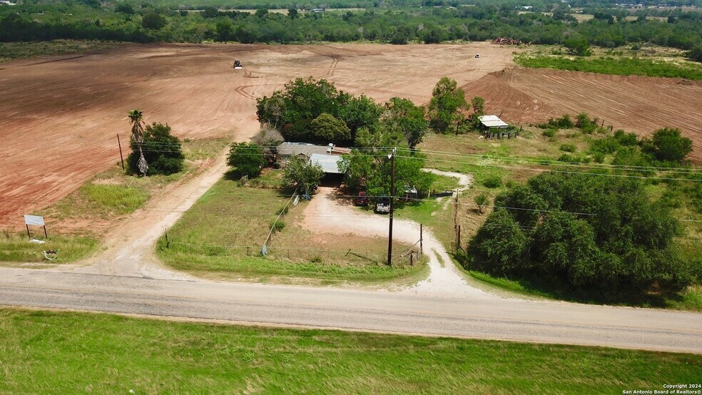 More Photos Of 17171 Interstate 35 S, Atascosa Land For Sale