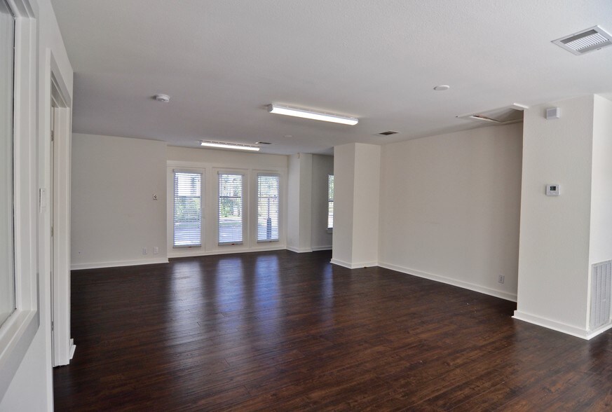 More Photos Of 910 E Cesar Chavez St, Austin Office For Lease