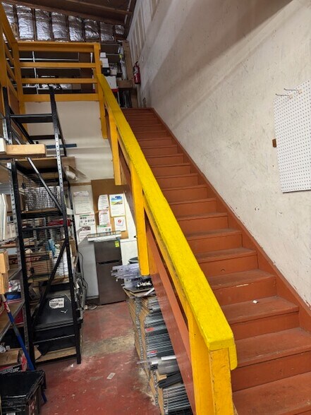 More Photos Of 2120 E Powell Blvd, Gresham General Retail For Sale