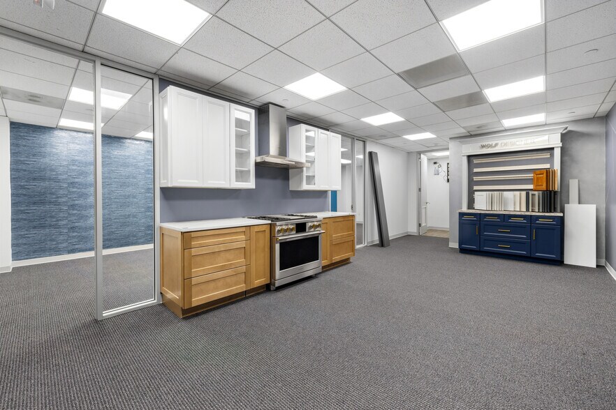 More Photos Of 17 S Briar Hollow Ln, Houston Office Residential For Lease
