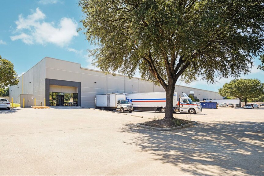 More Photos Of 800 Interchange Blvd, Austin Unknown For Lease