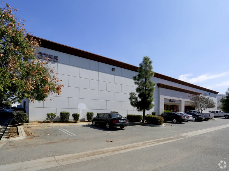 More Photos Of 3755 Lincoln St, Riverside Warehouse For Lease