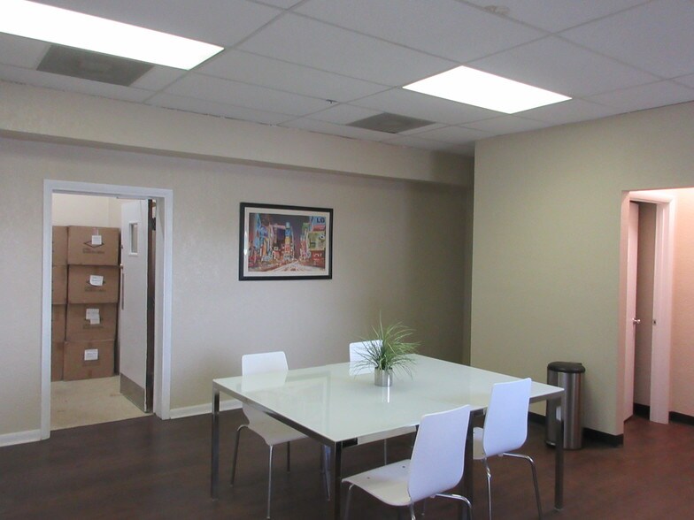 More Photos Of 15445 N Nebraska Ave, Lutz Warehouse For Lease