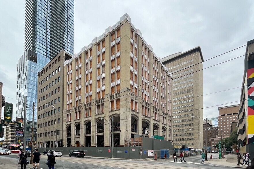 More Photos Of 481 University Av, Toronto Apartments For Lease